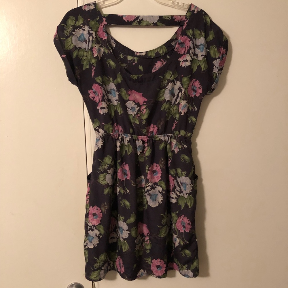 LUSH Floral Dress with Pockets - Picture 6 of 8